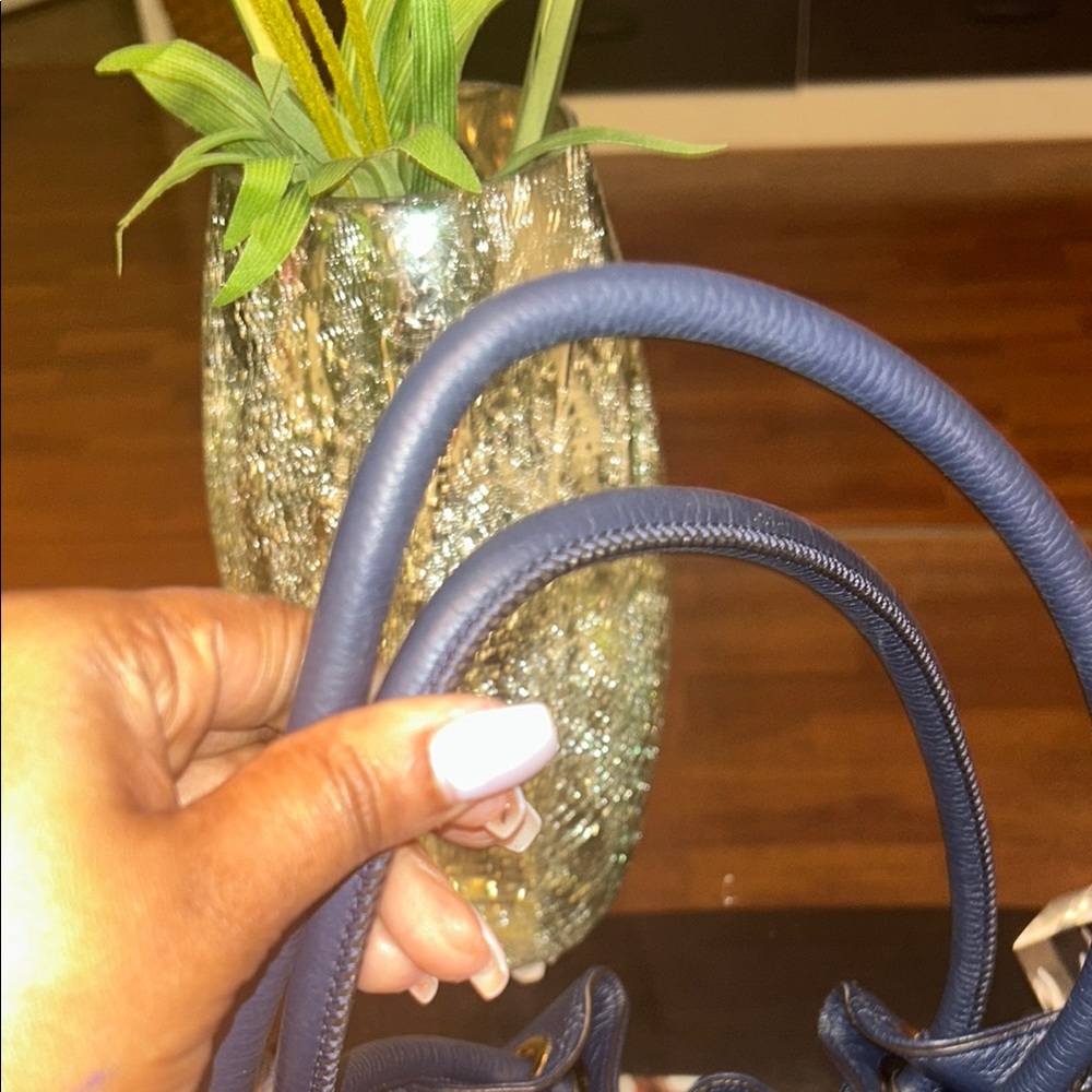 Michael Kors Navy Blue Leather Tote, perfect for the office or play!! - Picture 3 of 15